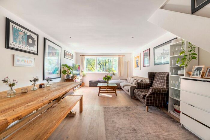 3 Bedroom Maisonette To Rent In Bartle Road, Notting Hill, London, W11