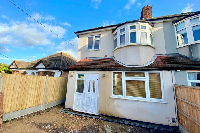 4 Bedroom Semi-Detached House To Rent In Lodge Lane, Collier Row, Romford, RM5
