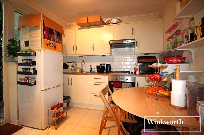 1 Bedroom Flat To Rent In Morpeth Avenue, Borehamwood, Hertfordshire, WD6
