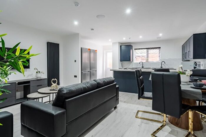 8 Bedroom Semi-Detached House To Rent In Borrowdale Road, Liverpool, L15