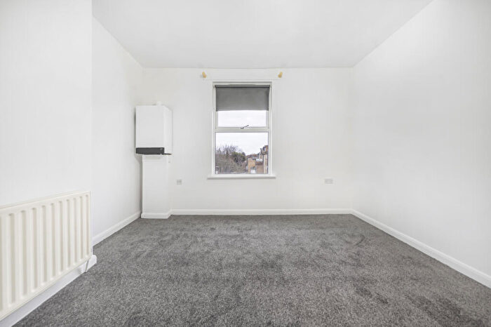 1 Bedroom Flat To Rent In Lower Clapton Road (), Flat, Hackney, E5