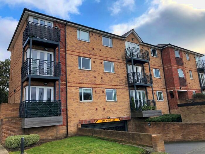 1 Bedroom Flat To Rent In Bridgepoint Court, Old Watford Road, Bricket Wood, St. Albans, Hertfordshire, AL2