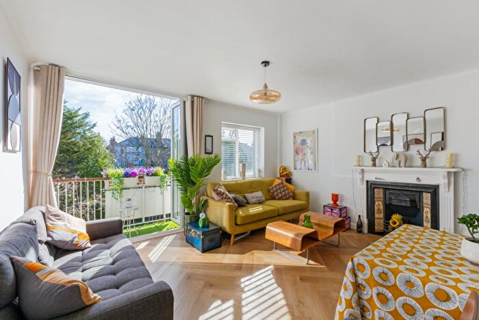 2 Bedroom Maisonette To Rent In Tufnell Park Road London, N7