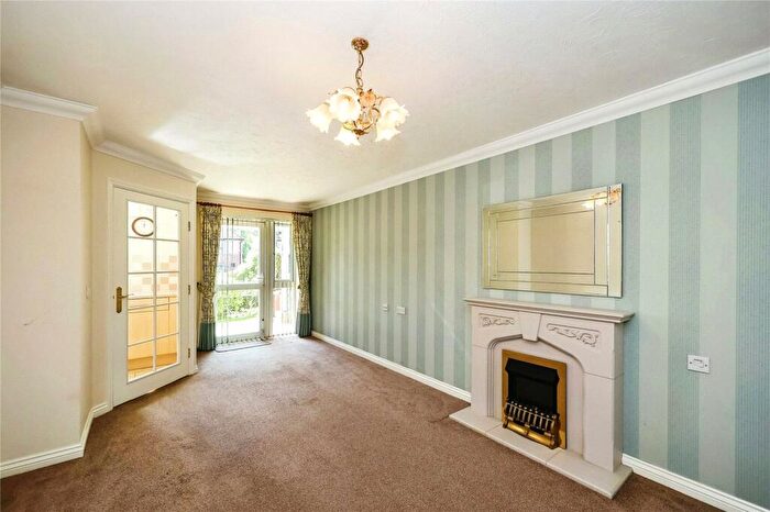 1 Bedroom Flat For Sale In Padnell Road, Waterlooville, Hampshire, PO8