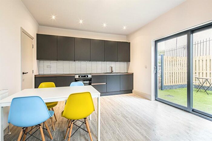 5 Bedroom End Of Terrace House To Rent In Springvale Road, Sheffield, S10