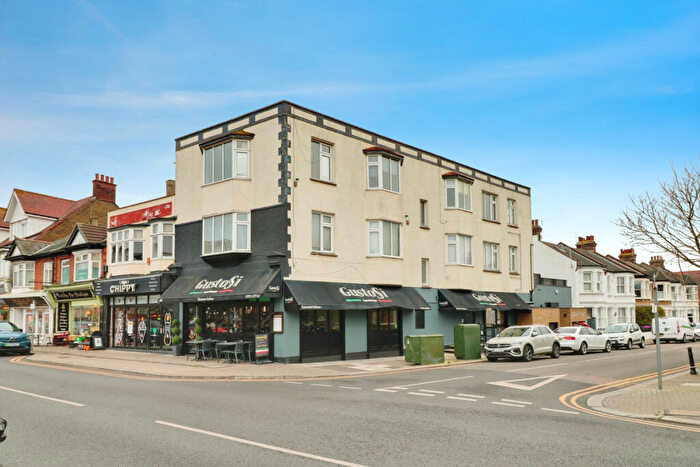 3 Bedroom Flat To Rent In Leigh Road, Leigh-on-sea, SS9