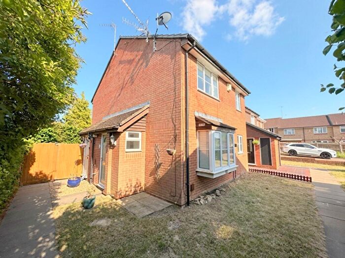1 Bedroom Cluster House To Rent In Farrow Close, Luton, LU3