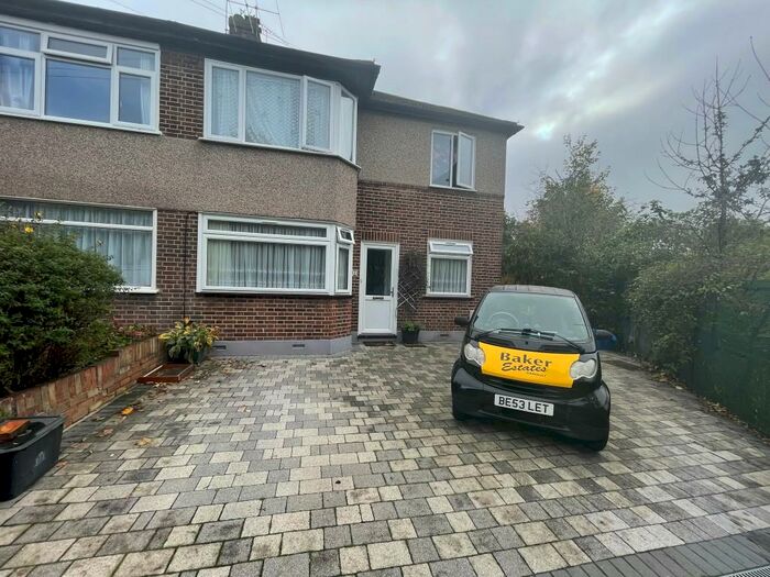 2 Bedroom Ground Maisonette To Rent In Walden Way, Chigwell, Essex, IG6