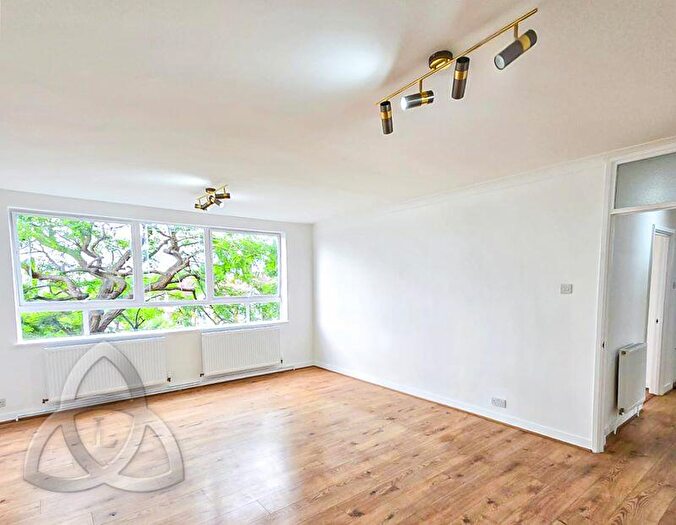 2 Bedroom Apartment To Rent In High Mount, Hendon, NW4