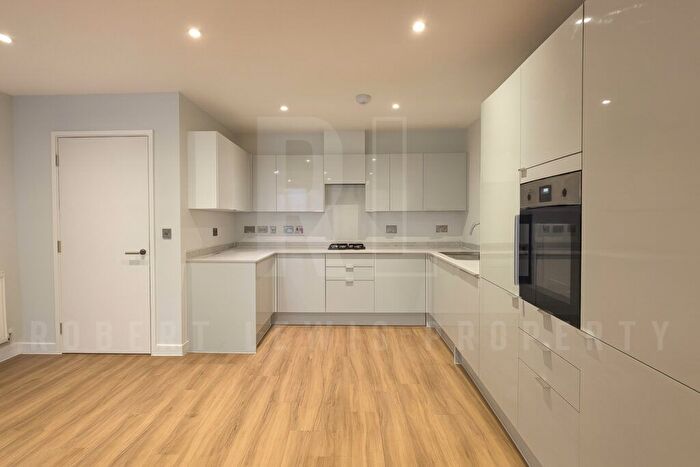 3 Bedroom Flat To Rent In Foster Street, London, NW4