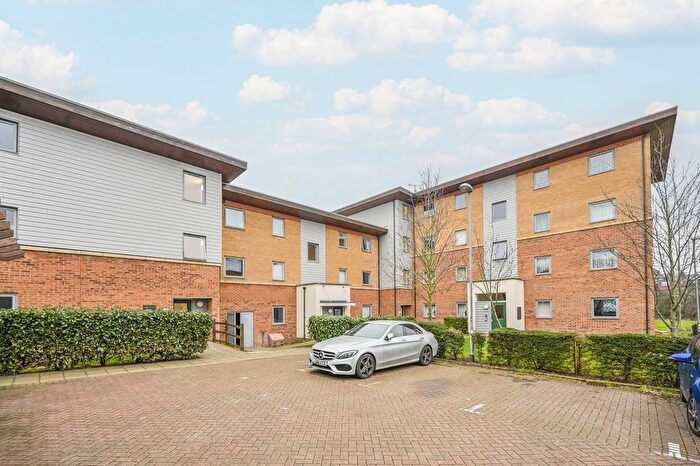2 Bedroom Flat For Sale In Millicent Grove, Palmers Green, London, N13