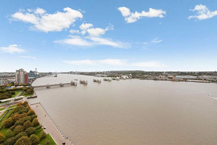 3 Bedroom Flat To Rent In Barrier Point Road, London, E16