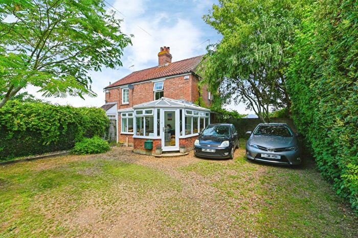 3 Bedroom Semi-Detached House For Sale In Shepherdsgate Road, Tilney All Saints, King's Lynn, PE34
