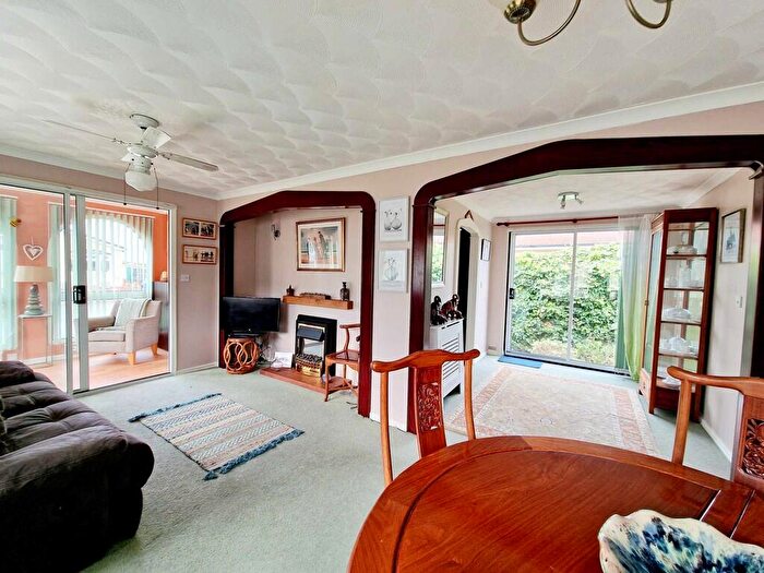 2 Bedroom Park Home For Sale In Gloucester Road, Tewkesbury, GL20