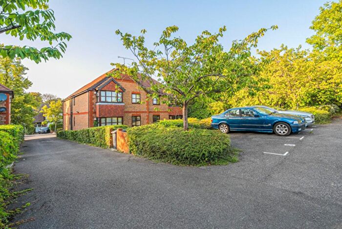 1 Bedroom Flat To Rent In St. Andrew's Court, Dukes Avenue, New Malden, KT3