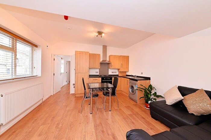 2 Bedroom Flat To Rent In Carlyle Court (The Annexe), Carlyle Road, B16