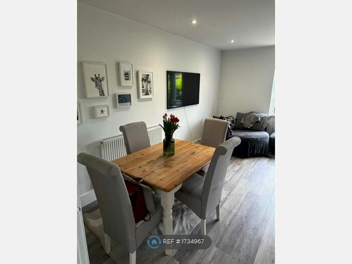 1 Bedroom Maisonette To Rent In Lioncourt, Woking, GU22