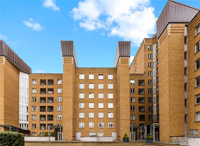 2 Bedroom Apartment To Rent In Dundee Wharf, Three Colt Street, London, E14