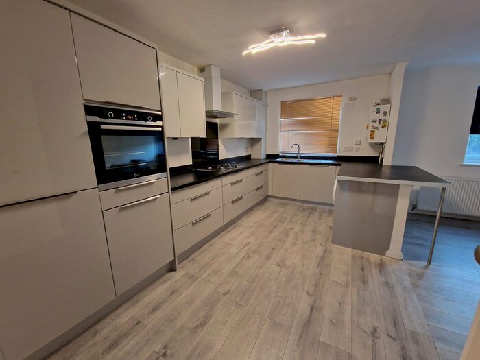 2 Bedroom Flat To Rent In Ashburton Road, London, CR0