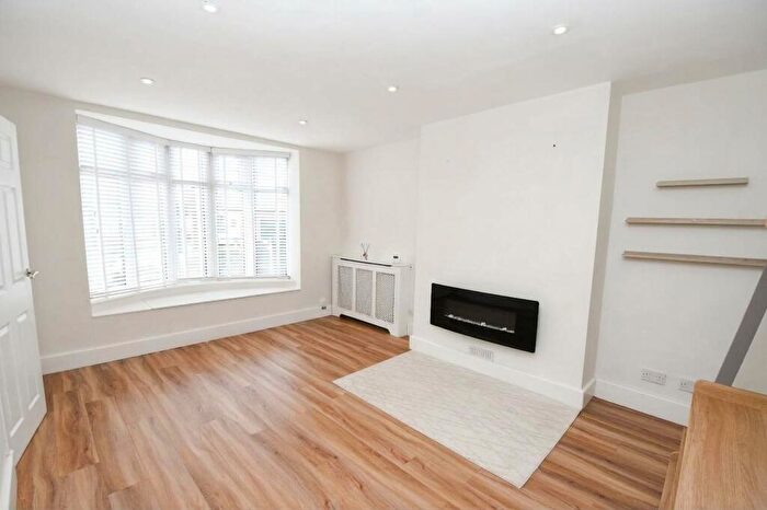 3 Bedroom Semi-Detached House For Sale In Vauban Drive, Salford, M6