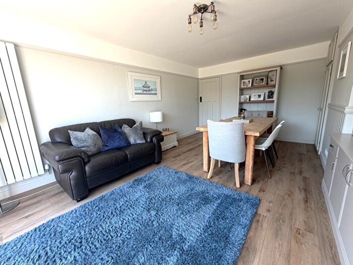 4 Bedroom Detached House For Sale In East Drove, BH19 - Photo 4