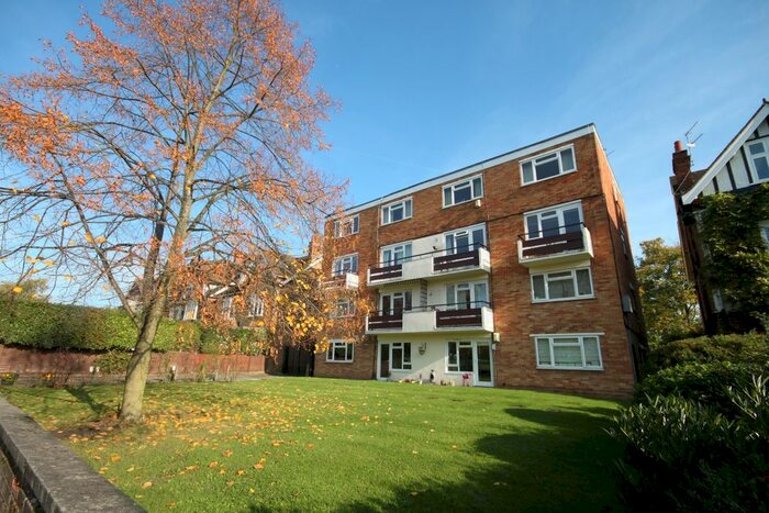 2 Bedroom Flat To Rent In The Orchard, London, SE3