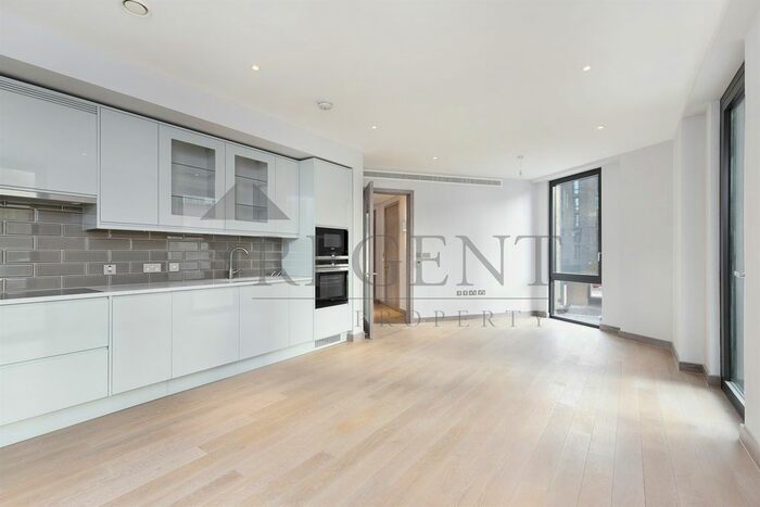 2 Bedroom Flat To Rent In Drapers Yard, Wandsworth, SW18