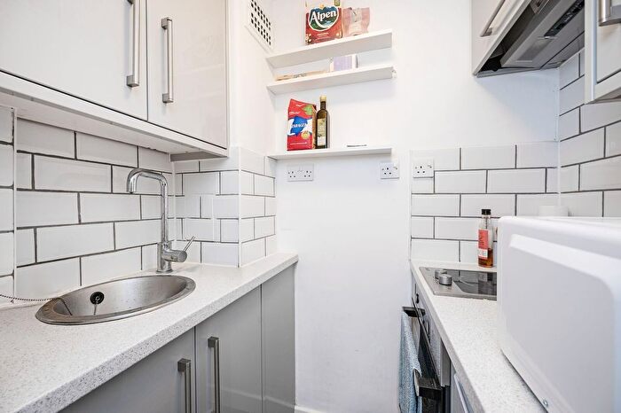Studio To Rent In Charterhouse Square, Clerkenwell, London, EC1M