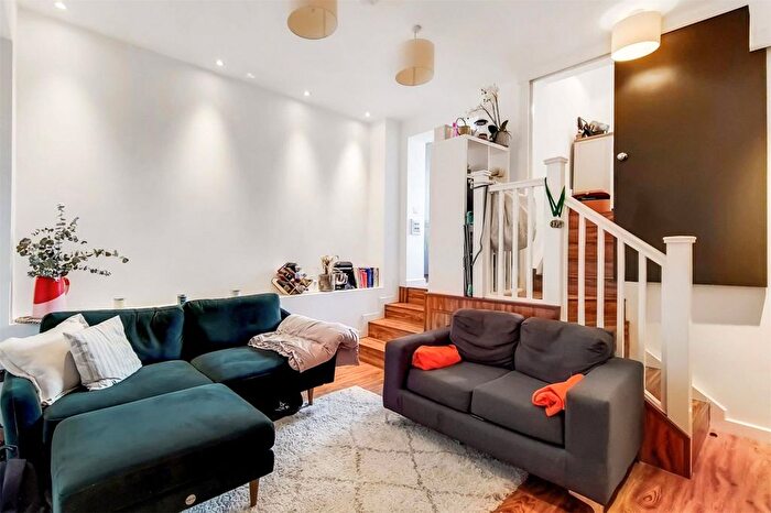 2 Bedroom Flat To Rent In Putney High Street, London, SW15