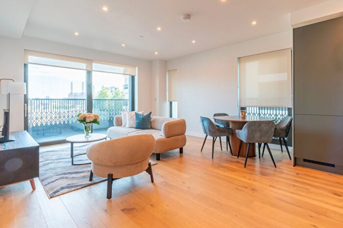 3 Bedroom Flat To Rent In Sutherland Apartments, Alba Square, London, SW1W