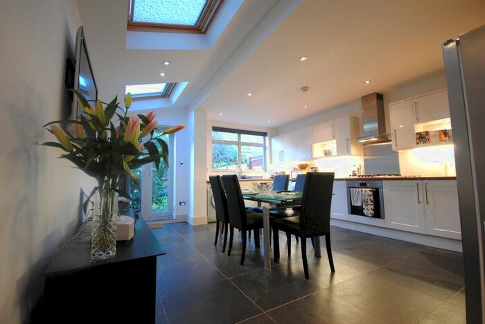 3 Bedroom Terraced House To Rent In Alma Grove, London, SE1