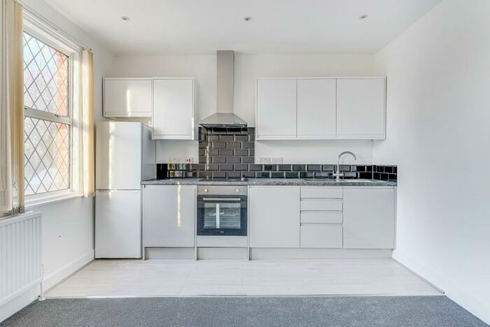 2 Bedroom Flat To Rent In Hertford Road, Enfield, EN3