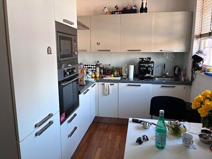 1 Bedroom Flat To Rent In Golders Green Crescent, Golders Green, NW11