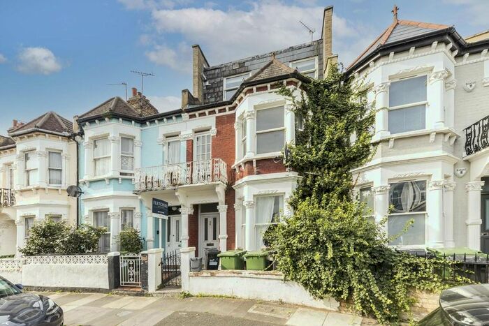 3 Bedroom Flat To Rent In Margravine Gardens, London, W6