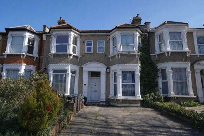 1 Bedroom Flat To Rent In Selborne Road Ilford, IG1