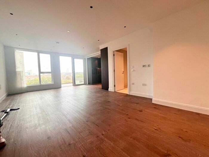 2 Bedroom Apartment To Rent In Fl, Gasholder Place, SE11
