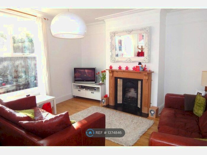 3 Bedroom Terraced House To Rent In Heddon Place, Leeds, LS6