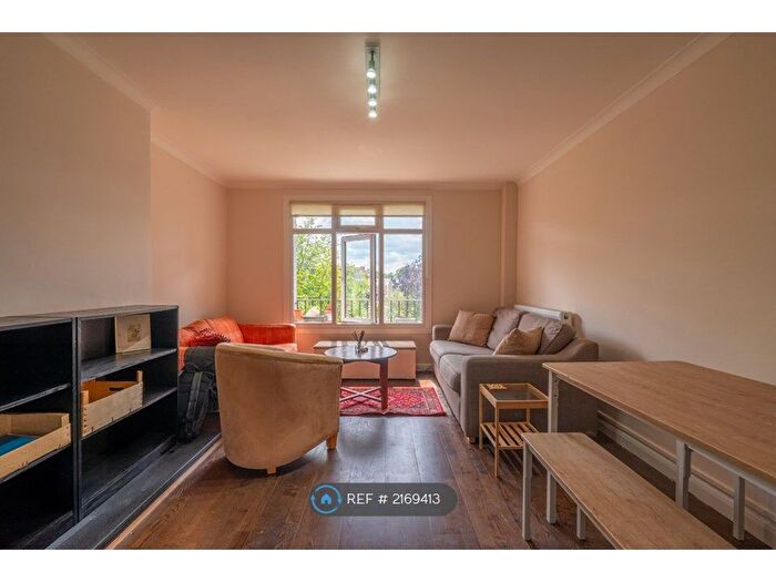2 Bedroom Flat To Rent In Cavour House, London, SE17