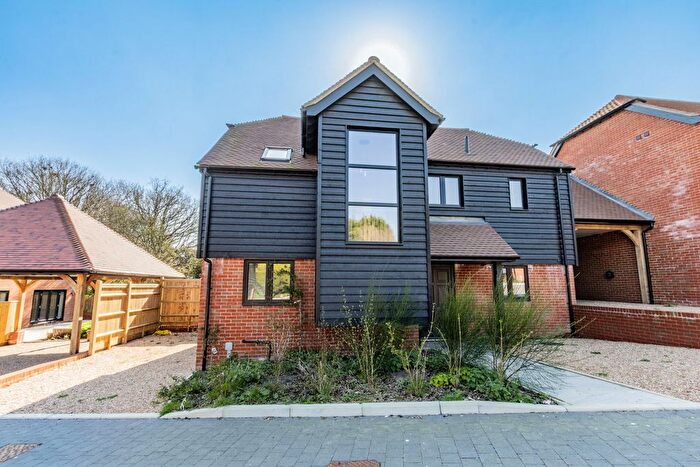 3 Bedroom Detached House For Sale In Standen Street, Iden Green, TN17