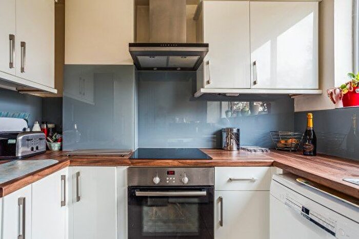 2 Bedroom Flat To Rent In Stroudwater Park, Weybridge, KT13