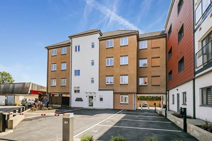 2 Bedroom Flat To Rent In Gwilliam House, London Road, Mitcham, London, CR4