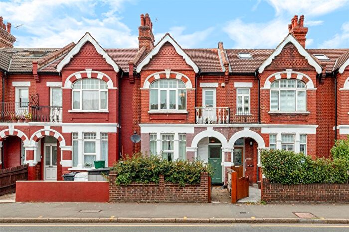 2 Bedroom Flat For Sale In Kingston Road, Raynes Park, SW20