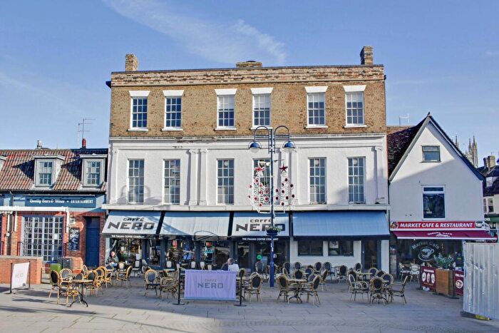 2 Bedroom Flat To Rent In Market Square, St. Neots, PE19