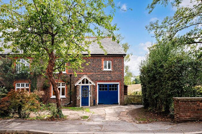3 Bedroom Semi Detached House For Sale In Tanhouse Road, Oxted, RH8