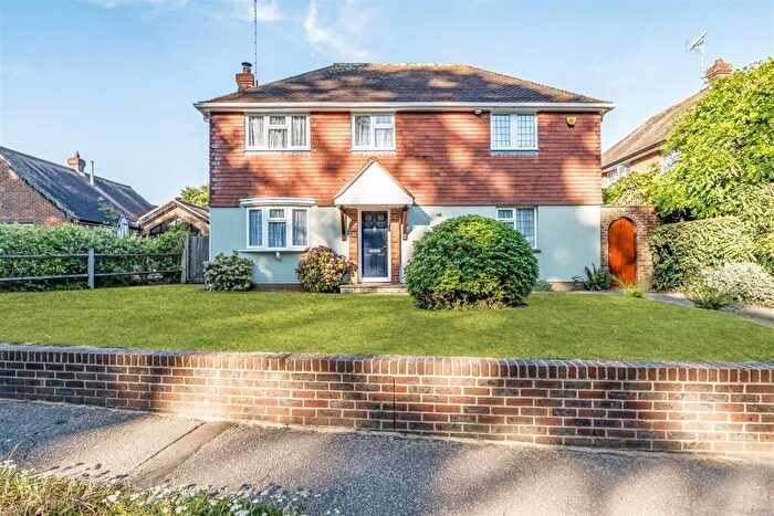 3 Bedroom Detached House For Sale In Maple Road, Walberton, BN18