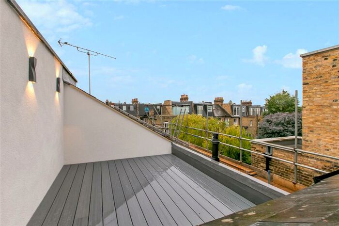 3 Bedroom Apartment To Rent In Ramsden Road, Clapham, London, SW12