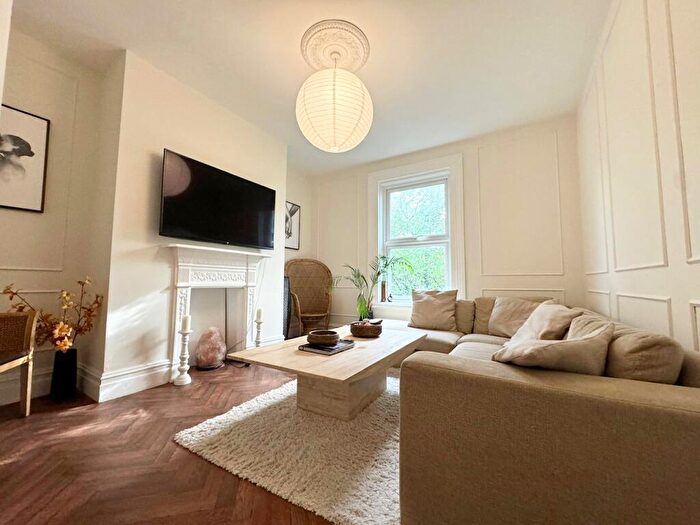 3 Bedroom Flat To Rent In Methuen Road, Bournemouth, BH8