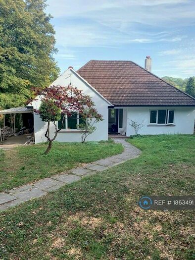 3 Bedroom Bungalow To Rent In Kingswood Way, South Croydon, CR2