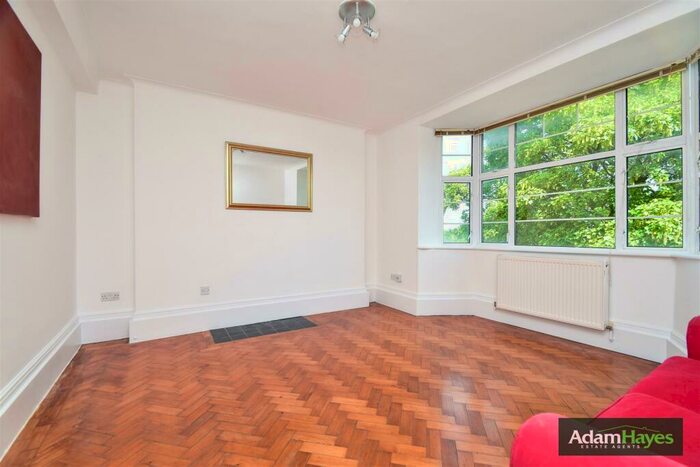 2 Bedroom Apartment To Rent In Colney Hatch Lane, Muswell Hill, N10