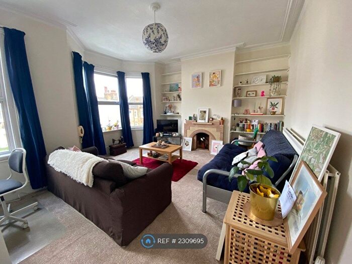 2 Bedroom Maisonette To Rent In Wimbart Road, London, SW2